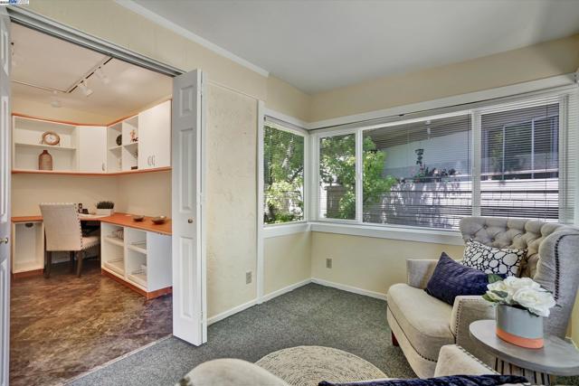 2841 Ptarmigan Dr, Walnut Creek CA: https://media.crmls.org/mediaz/0a72886c-37fe-42ee-b921-4f9f01dde2fc.jpg