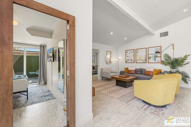 547 N Sunrise Way, Palm Springs CA: https://media.crmls.org/mediaz/0a72a196-5b25-40d4-8e69-37cceb0ee0a9.jpg