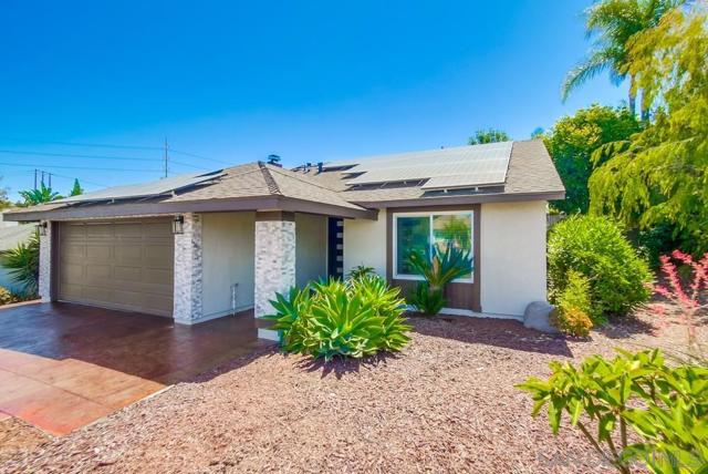 13113 Calle De Las Rosas, San Diego CA: https://media.crmls.org/mediaz/0a72c4e2-3d9d-4d2a-bbe2-dcd7013781fc.jpg