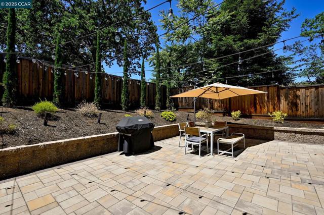 5540 Southbrook Drive, Clayton CA: https://media.crmls.org/mediaz/0a7326c6-3b07-4e81-a489-290cf6a4262d.jpg
