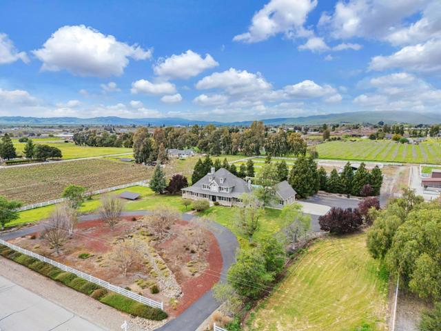 560 Tevis Trail, Hollister CA: https://media.crmls.org/mediaz/0a7368e9-6980-482f-885a-691b5ed46c04.jpg