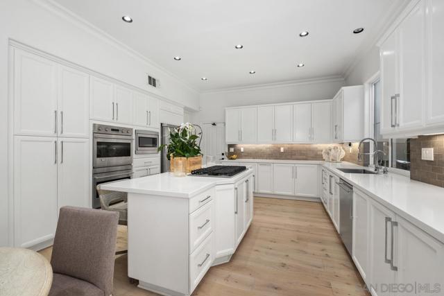 50 Whitehall, Newport Beach CA: https://media.crmls.org/mediaz/0a737b2b-ffa1-47d9-9e78-88a8bbe24b77.jpg