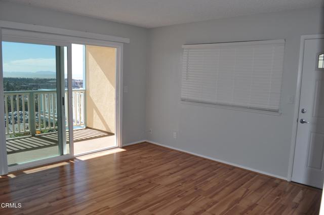 3305 Hilltop Drive, Ventura CA: https://media.crmls.org/mediaz/0a73d691-21ad-41e1-b608-42f6afaf31d7.jpg