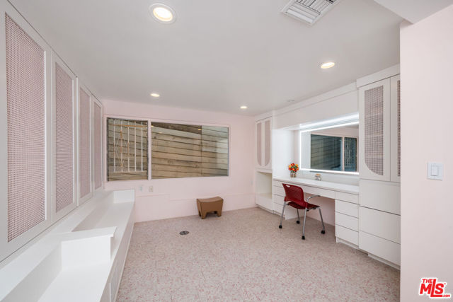 3027 Franklin Canyon Drive, Beverly Hills CA: https://media.crmls.org/mediaz/0a73e929-1282-4e43-b510-493c7809eec5.jpg