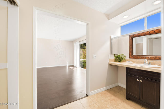 20027 Hiawatha Street, Chatsworth CA: https://media.crmls.org/mediaz/0a741ac6-2f59-4337-ab47-1f402042ac5b.jpg