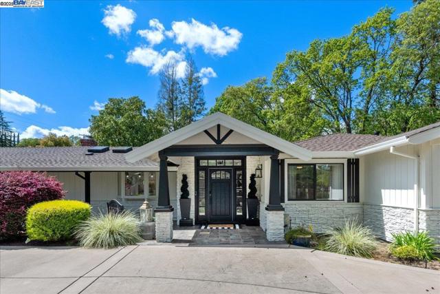 325 Crest Ave, Alamo CA: https://media.crmls.org/mediaz/0a744d31-6db9-49b9-a825-0af06eafd797.jpg