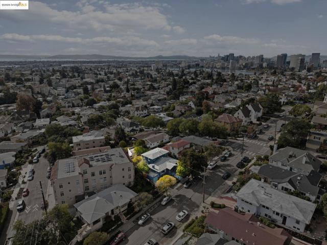 919 Mckinley Ave, Oakland CA: https://media.crmls.org/mediaz/0a746871-fd3e-4e2d-9254-7f98cf3f5323.jpg