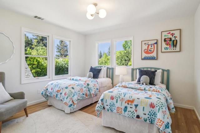 274 Princeton Road, Menlo Park CA: https://media.crmls.org/mediaz/0a74861c-01bb-4ac4-855d-6b3e33dd8f5b.jpg