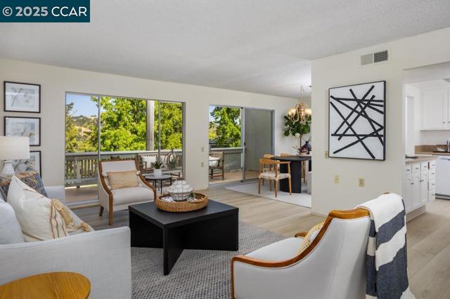 1349 Running Springs Rd, Walnut Creek CA: https://media.crmls.org/mediaz/0a752141-17bb-4f7e-a2e3-c89d646b6f8c.jpg