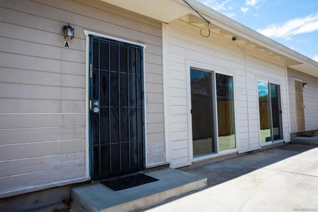 12643 Castle Court Dr, Lakeside CA: https://media.crmls.org/mediaz/0a75269a-6dba-4e48-b891-273af830e754.jpg