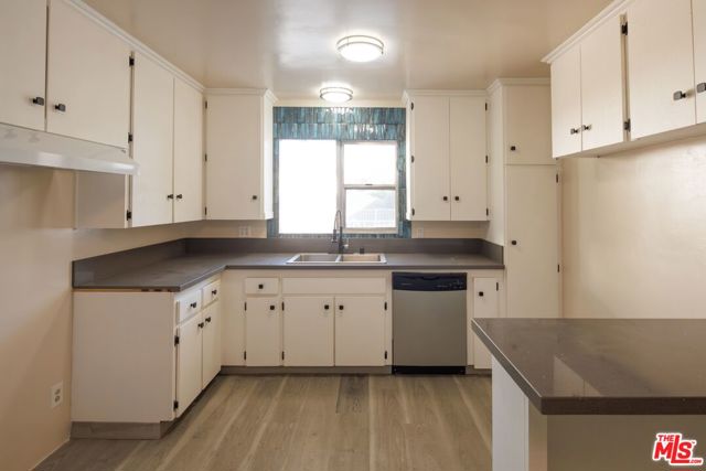 4505 Santa Rosalia Drive, Los Angeles CA: https://media.crmls.org/mediaz/0a752a23-73b1-4d81-823e-90036bda5cd4.jpg