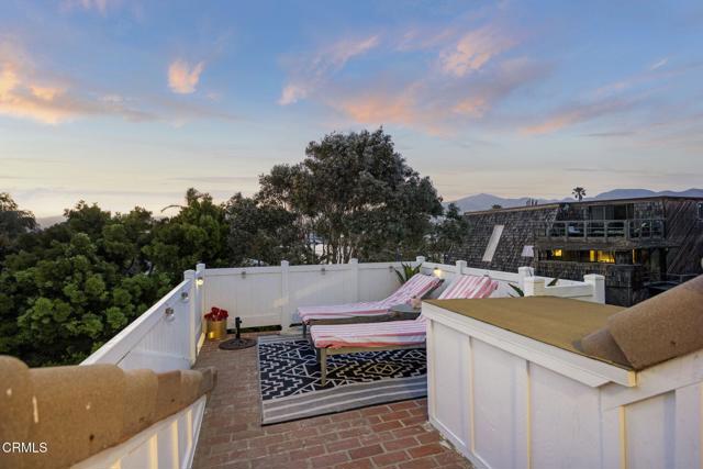 999 Waterbury Lane, Ventura CA: https://media.crmls.org/mediaz/0a7573ce-5409-43ca-aae5-691ca2f30e4f.jpg