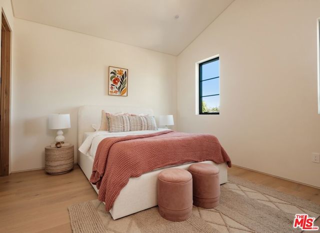 Image 43 of 69 For 11746 Blix Street