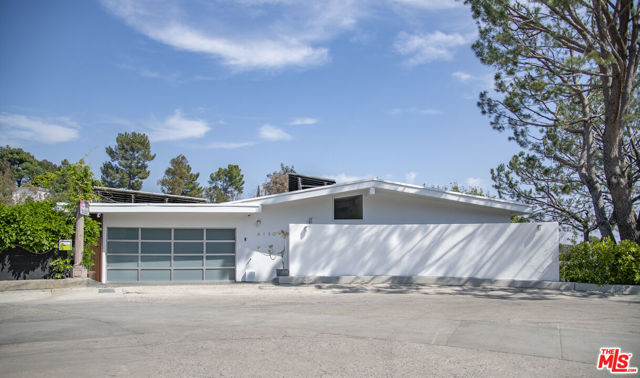 6150 Mulholland Highway, Los Angeles CA: https://media.crmls.org/mediaz/0a76bef0-2eb1-47e7-82c4-29880b965635.jpg