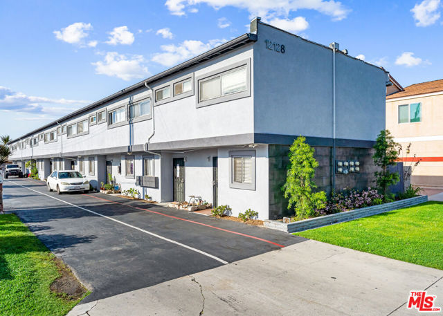 12128 Imperial Highway, Norwalk CA: https://media.crmls.org/mediaz/0a77438d-dee7-4998-9446-60e39a8c649a.jpg