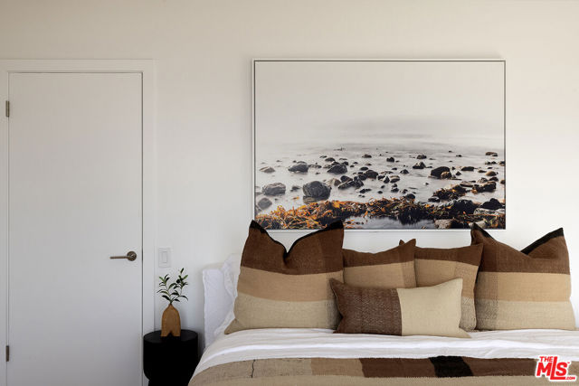 20374 Seaboard Road, Malibu CA: https://media.crmls.org/mediaz/0a7790bc-2a98-49de-ba05-8cc681bfdc2a.jpg