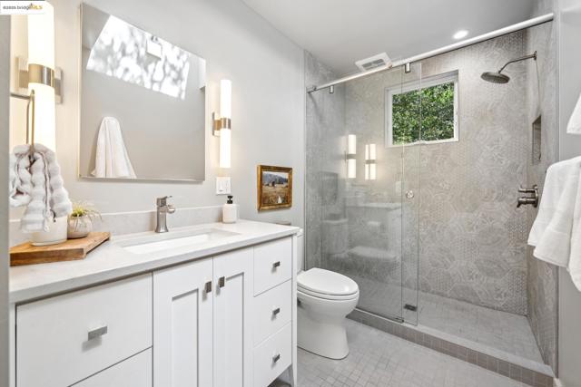 1301 Mountain Blvd, Oakland CA: https://media.crmls.org/mediaz/0a779d24-b4c5-4c99-aa12-12657b7a4bec.jpg