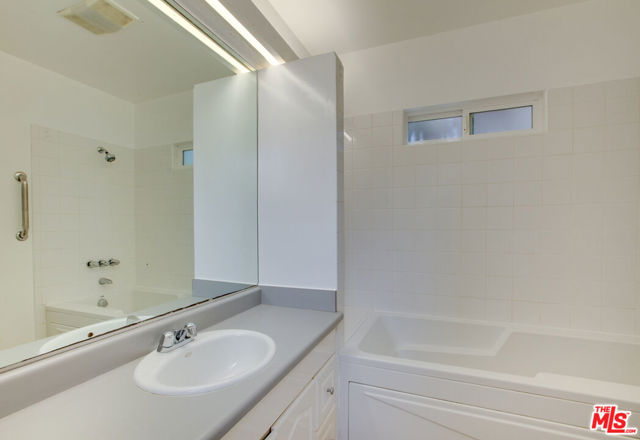 10321 Chrysanthemum Lane, Los Angeles CA: https://media.crmls.org/mediaz/0a789330-f30a-48e4-97dd-7b305cf52069.jpg