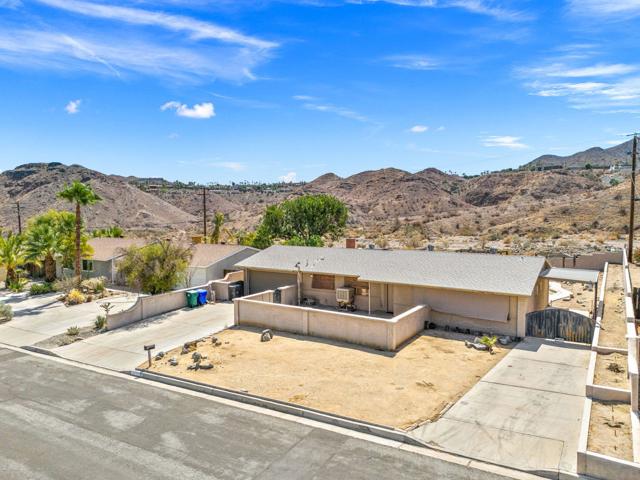 38280 Chuperosa Lane, Cathedral City CA: https://media.crmls.org/mediaz/0a7956c1-50b1-4f30-8169-7c885317e7dc.jpg