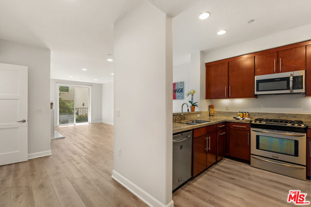 14412 Killion Street, Sherman Oaks CA: https://media.crmls.org/mediaz/0a79735a-d897-44cd-b416-4a7f65f5a3a4.jpg