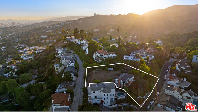 3775 Amesbury Road, Los Angeles CA: https://media.crmls.org/mediaz/0a79e01a-756e-488b-b46c-2044f3296d5d.jpg