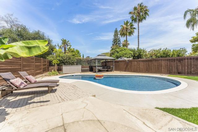 4527 Chinook Court, San Diego CA: https://media.crmls.org/mediaz/0a7af458-b626-4208-9ad1-6bbc4aab1391.jpg