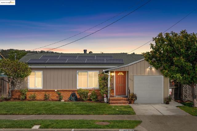 952 Amador St, Richmond CA: https://media.crmls.org/mediaz/0a7b3d5e-c9a8-4ad9-bfea-5a1bf06bcdef.jpg