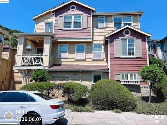 6136 Old Quarry Loop, Oakland CA: https://media.crmls.org/mediaz/0a7b5b36-7eab-4917-a7ec-6071dc961661.jpg