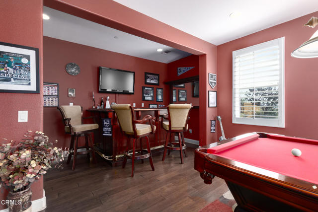 10931 W Shadow Hills Avenue, Los Angeles CA: https://media.crmls.org/mediaz/0a7b823f-8a77-4485-a2f1-266af392809b.jpg