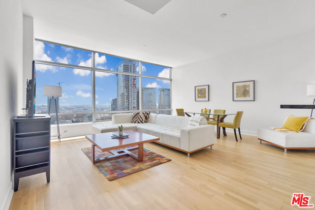 Image 3 of 45 For 900 Olympic Boulevard 33i