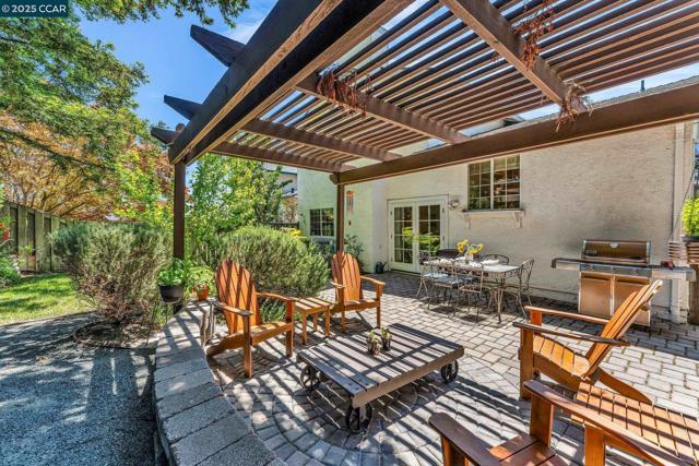 102 Monasterio Ct, San Ramon CA: https://media.crmls.org/mediaz/0a7beb9a-3eb8-4ff9-ba36-cb220f83a387.jpg