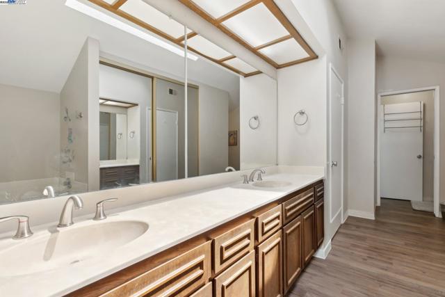 2378 Cheshire Place, San Leandro CA: https://media.crmls.org/mediaz/0a7c5a77-e610-423d-b6a8-eb7c3d3a21ab.jpg