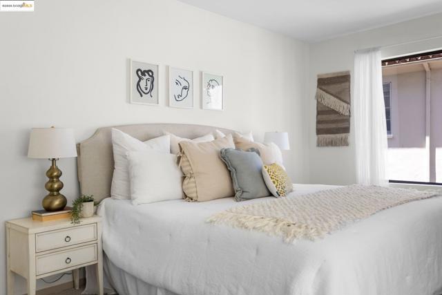1830 Lakeshore Ave, Oakland CA: https://media.crmls.org/mediaz/0a7ca0d2-2a6d-4399-857c-9cab0090e368.jpg