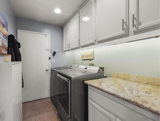 838 Masters Dr, Oceanside CA: https://media.crmls.org/mediaz/0a7cdf93-8877-4f6a-8907-539f2676eccb.jpg