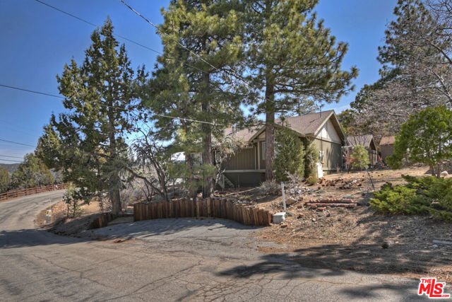 779 Villa Grove Avenue, Big Bear City CA: https://media.crmls.org/mediaz/0a7d131e-f9cc-4a2c-b2b1-4635f37fb457.jpg