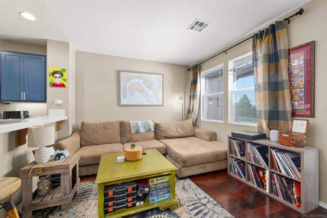2745 White Pine Ct, Chula Vista CA: https://media.crmls.org/mediaz/0a7d21f6-b0b6-4cd7-b43b-c1e4de438235.jpg