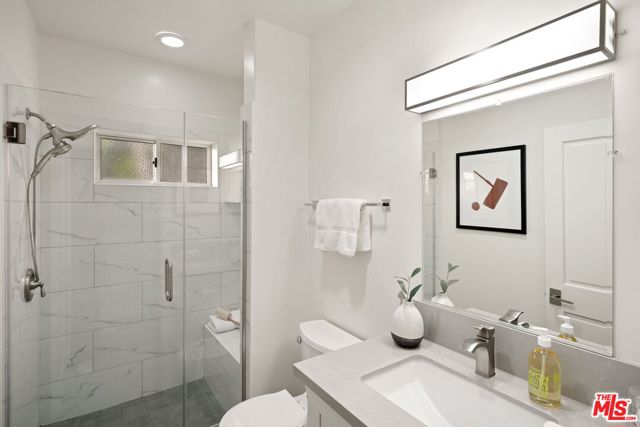3275 N Knoll Drive, Los Angeles CA: https://media.crmls.org/mediaz/0a7dacb4-c137-4574-aa84-02ea54e3be81.jpg