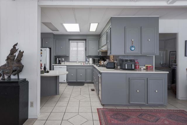 181 Zacharia Drive, Cathedral City CA: https://media.crmls.org/mediaz/0a7e7ffc-dd00-4c11-a21f-97e38d2b4b81.jpg