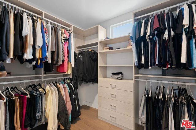 8107 Yorktown Avenue, Los Angeles CA: https://media.crmls.org/mediaz/0a7e81c8-af50-4d5d-8571-37b2e572f78b.jpg