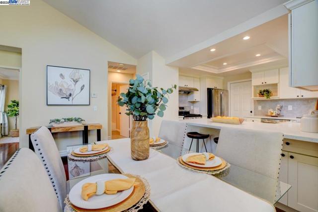 1228 Copper Peak Ln, San Jose CA: https://media.crmls.org/mediaz/0a7ee1a7-e884-4ccc-9225-107311d23579.jpg