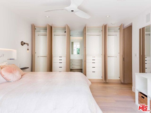 3279 Ledgewood Drive, Los Angeles CA: https://media.crmls.org/mediaz/0a7f4571-fb02-46c6-a825-71243aa88504.jpg