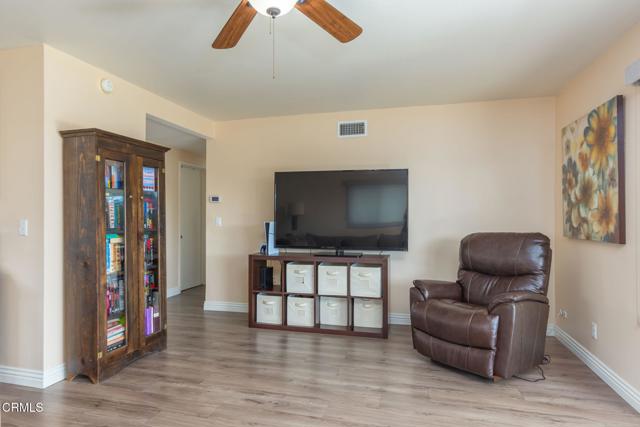 Detail Gallery Image 8 of 17 For 8802 Neath St, Ventura,  CA 93004 - 3 Beds | 2 Baths