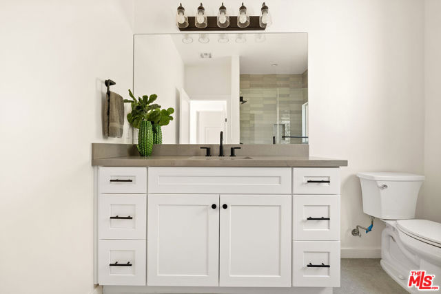 4308 Victoria Park Drive, Los Angeles CA: https://media.crmls.org/mediaz/0a7f9745-8274-4be4-926d-5f4d1b15887e.jpg