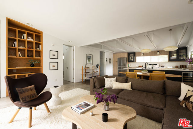 864 Sanborn Avenue, Los Angeles CA: https://media.crmls.org/mediaz/0a7fd317-479b-45c6-8de8-965648cb755d.jpg