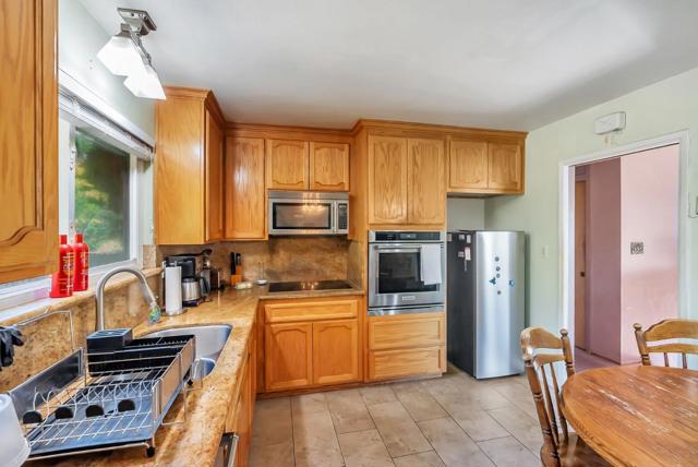 33 Woodcliff Court, Oakland CA: https://media.crmls.org/mediaz/0a7fda51-c98a-489e-8943-0ef8986ef6d1.jpg