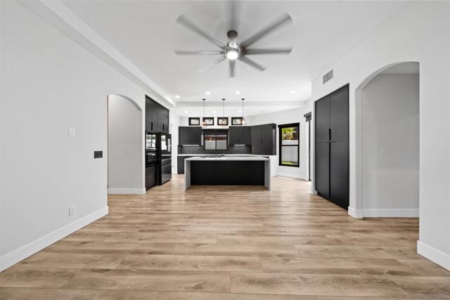3160 Goldfinch St, San Diego CA: https://media.crmls.org/mediaz/0a80484a-ecaf-419e-af48-55bd210a6d50.jpg