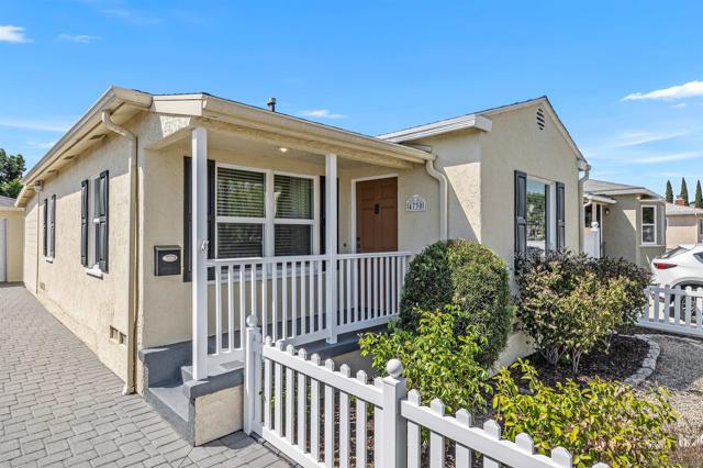 4730 Winona Ave, San Diego CA: https://media.crmls.org/mediaz/0a808f4d-ebd9-427f-a845-d984f0c40586.jpg