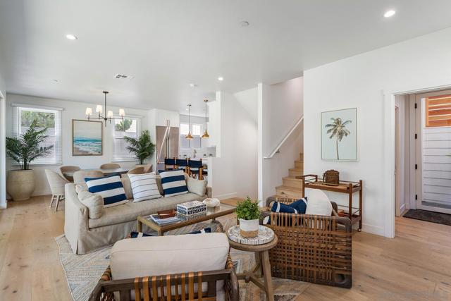 924 D Avenue, Coronado CA: https://media.crmls.org/mediaz/0a80acc2-25a8-4677-838a-db9b64d342bb.jpg
