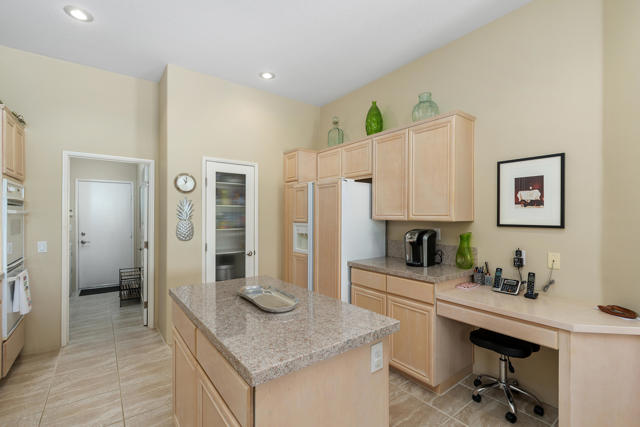 99 Kavenish Drive, Rancho Mirage CA: https://media.crmls.org/mediaz/0a813580-6a39-46b8-aa5a-cbc1f2019dd2.jpg