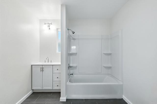5001 W Florida Avenue, Hemet CA: https://media.crmls.org/mediaz/0a81d9e2-ec41-47c9-a175-3f9e8f809519.jpg
